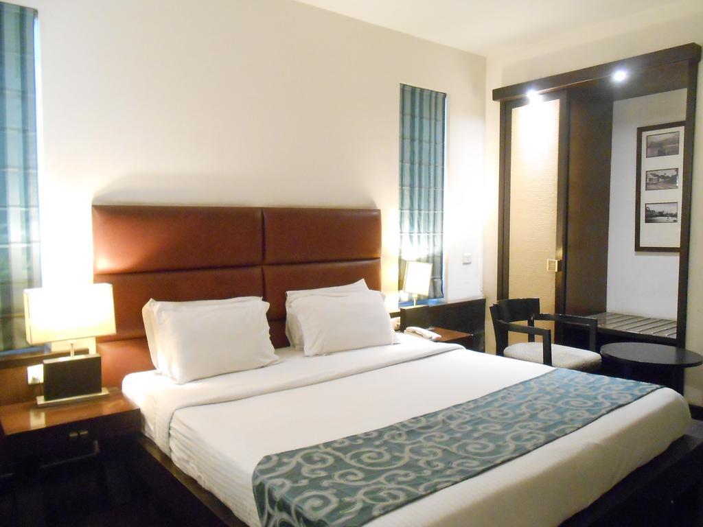 Hotel Metropole Kalküta Dış mekan fotoğraf