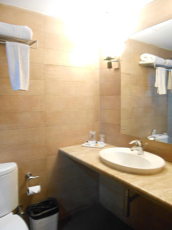 Hotel Metropole Kalküta Dış mekan fotoğraf