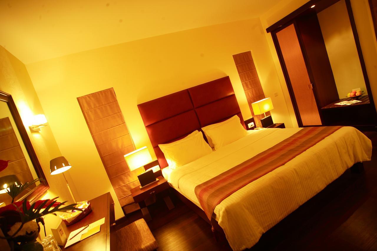 Hotel Metropole Kalküta Dış mekan fotoğraf
