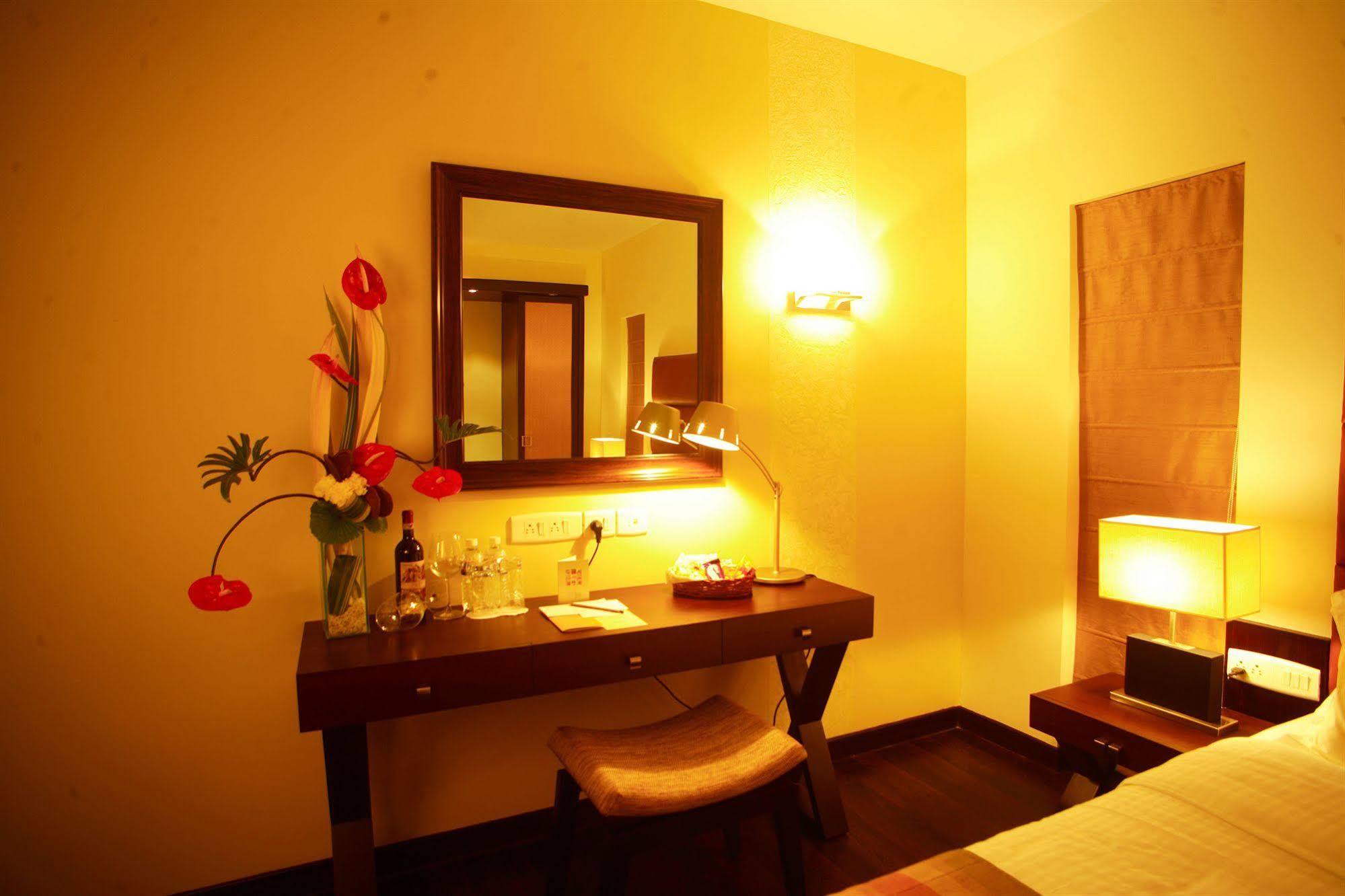 Hotel Metropole Kalküta Dış mekan fotoğraf