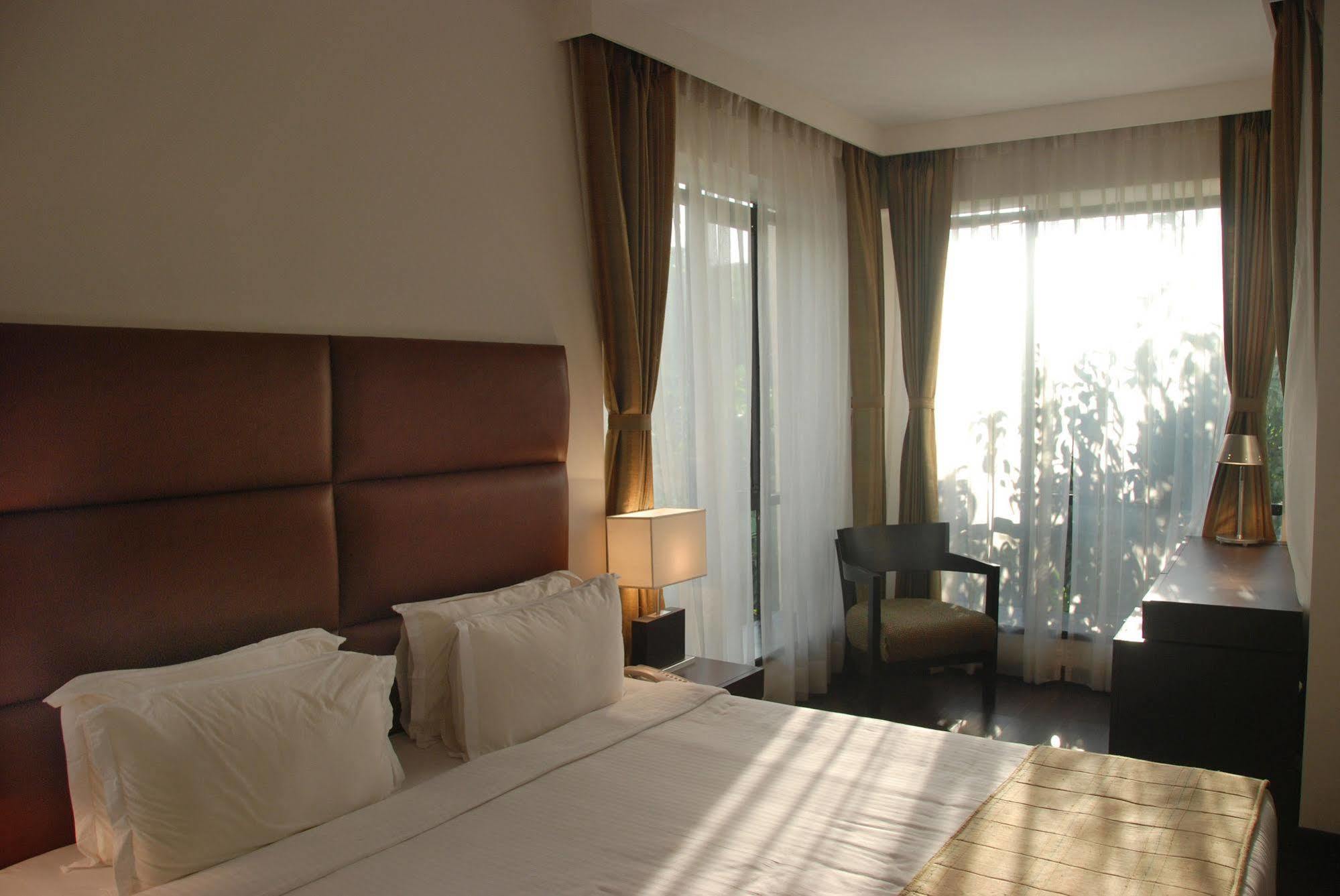 Hotel Metropole Kalküta Dış mekan fotoğraf