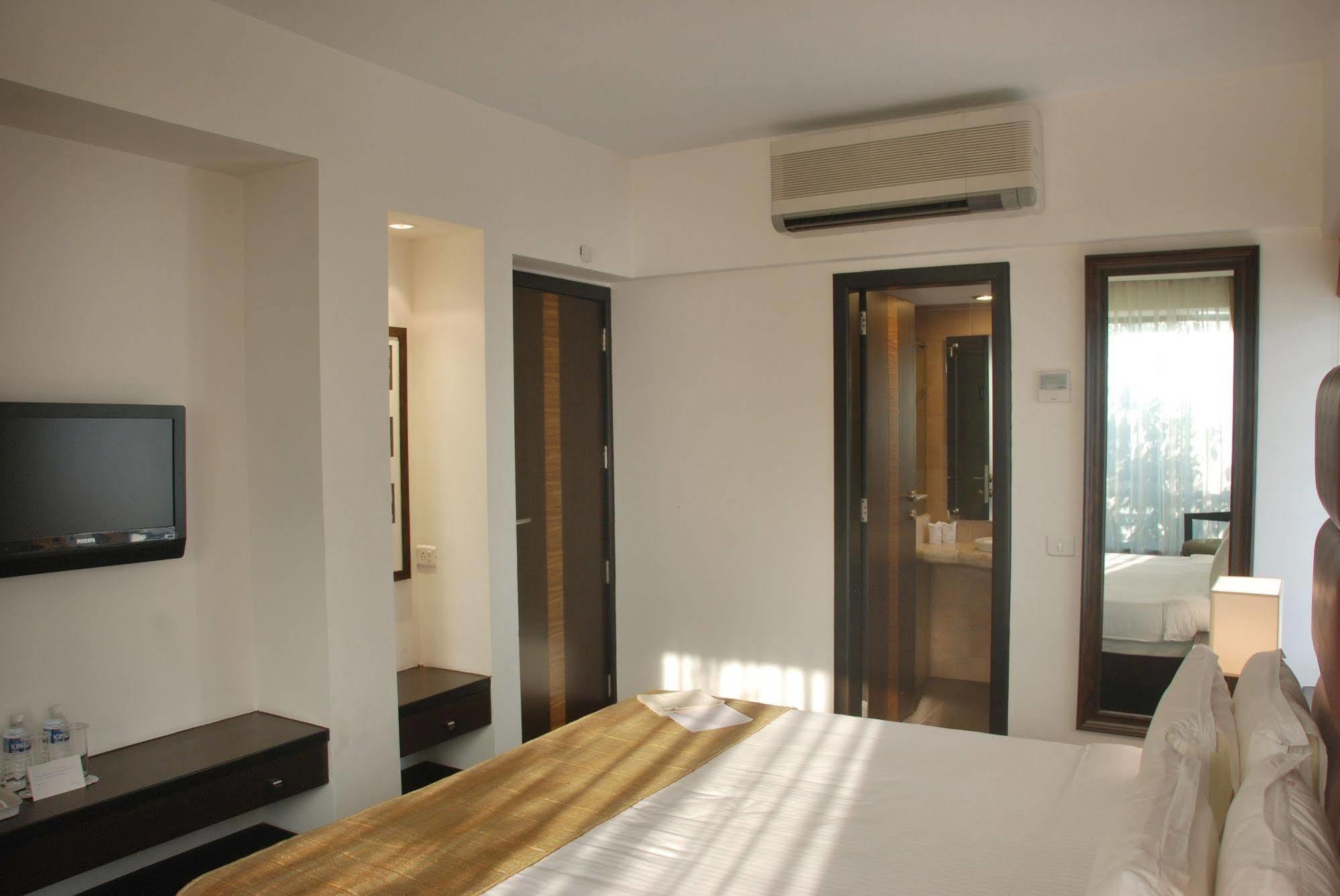 Hotel Metropole Kalküta Dış mekan fotoğraf