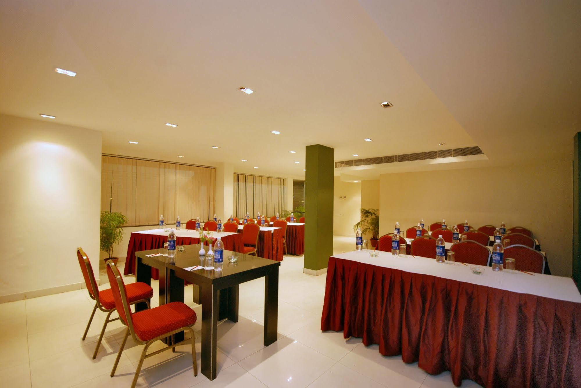 Hotel Metropole Kalküta Dış mekan fotoğraf