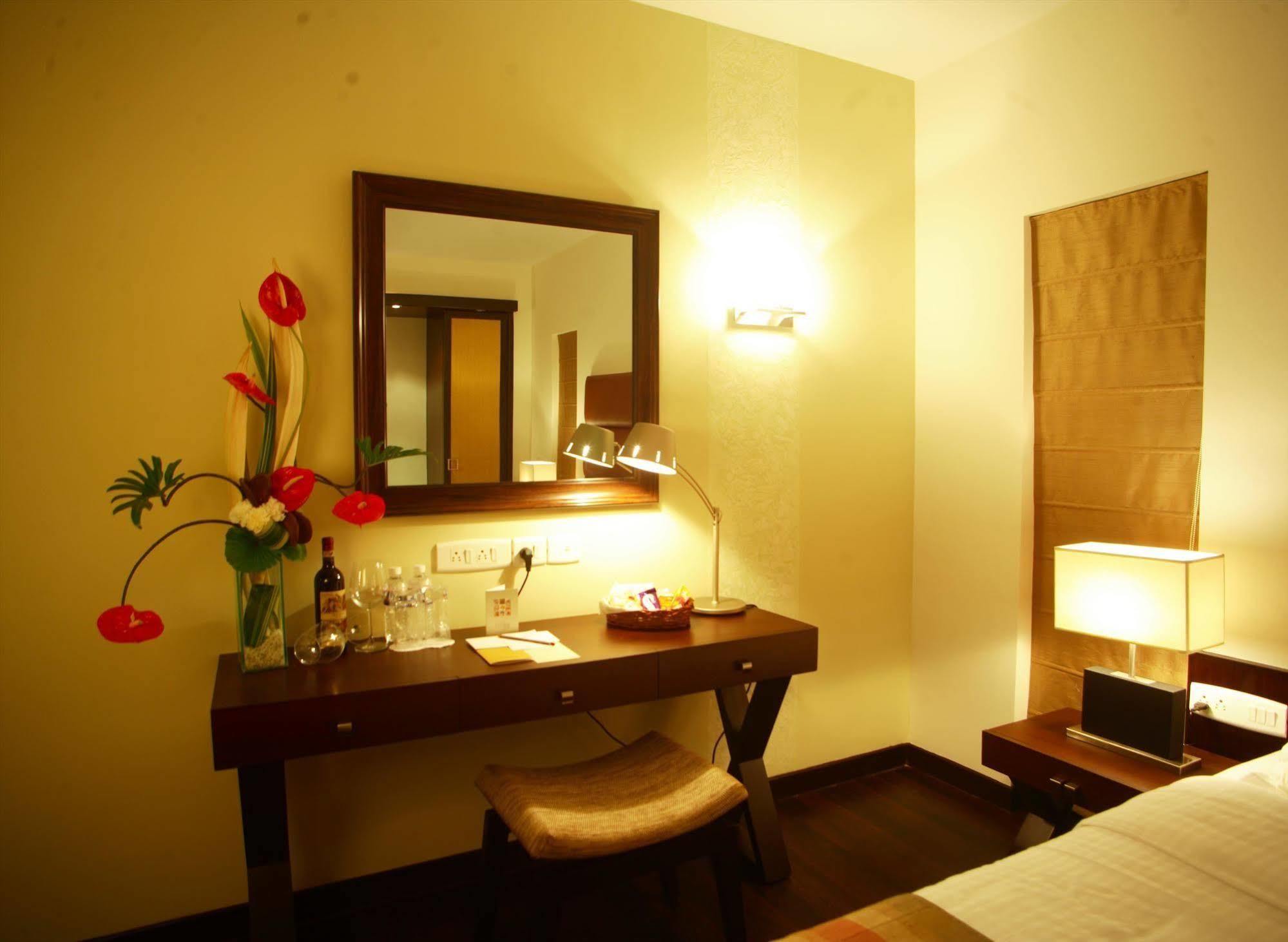Hotel Metropole Kalküta Dış mekan fotoğraf