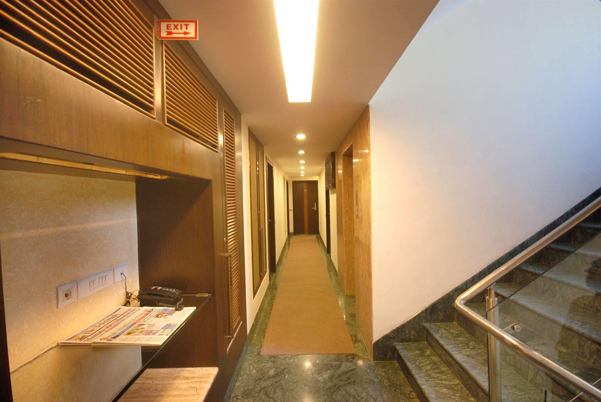 Hotel Metropole Kalküta Dış mekan fotoğraf