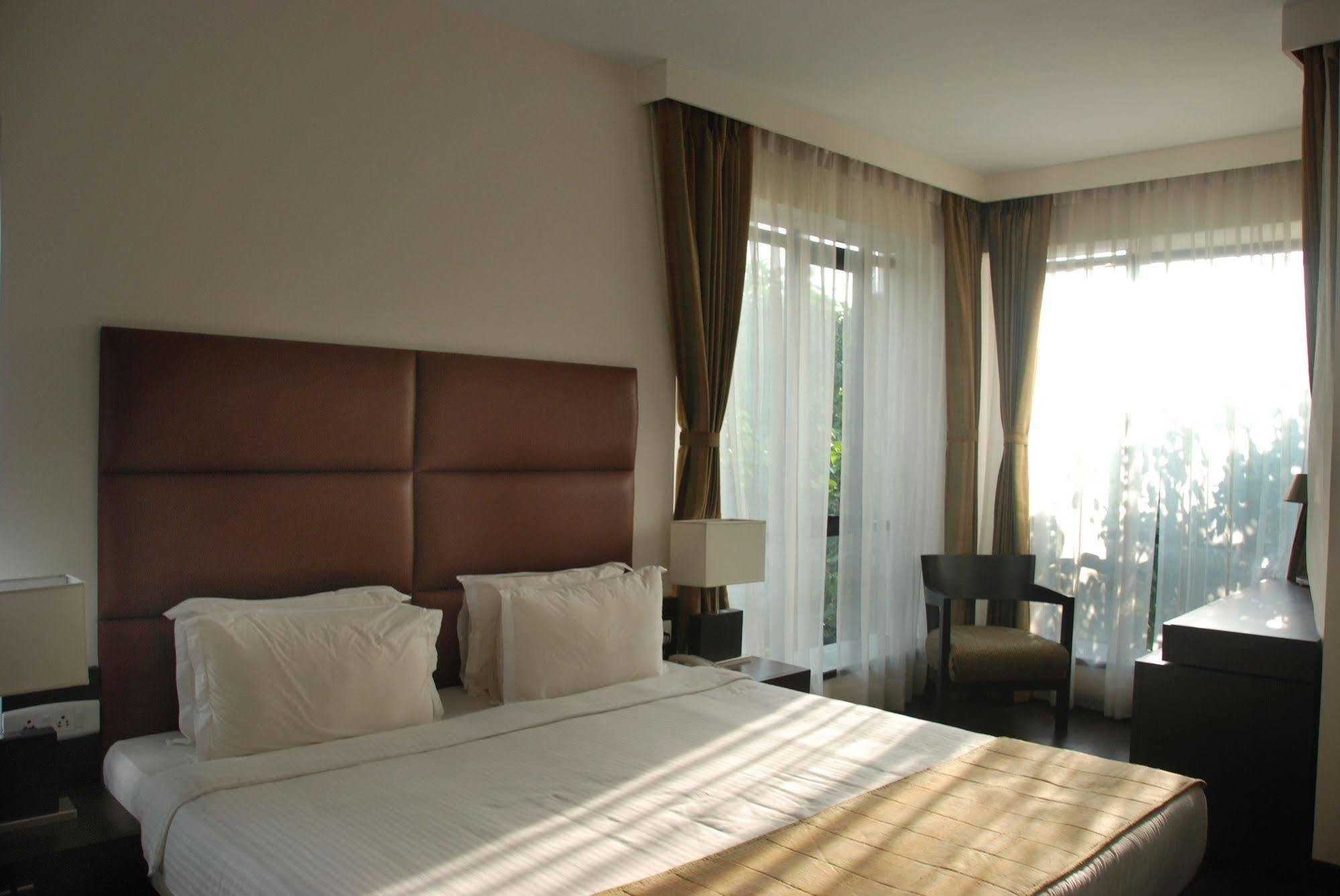 Hotel Metropole Kalküta Dış mekan fotoğraf