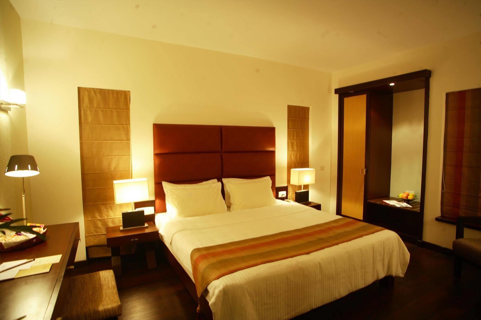 Hotel Metropole Kalküta Dış mekan fotoğraf