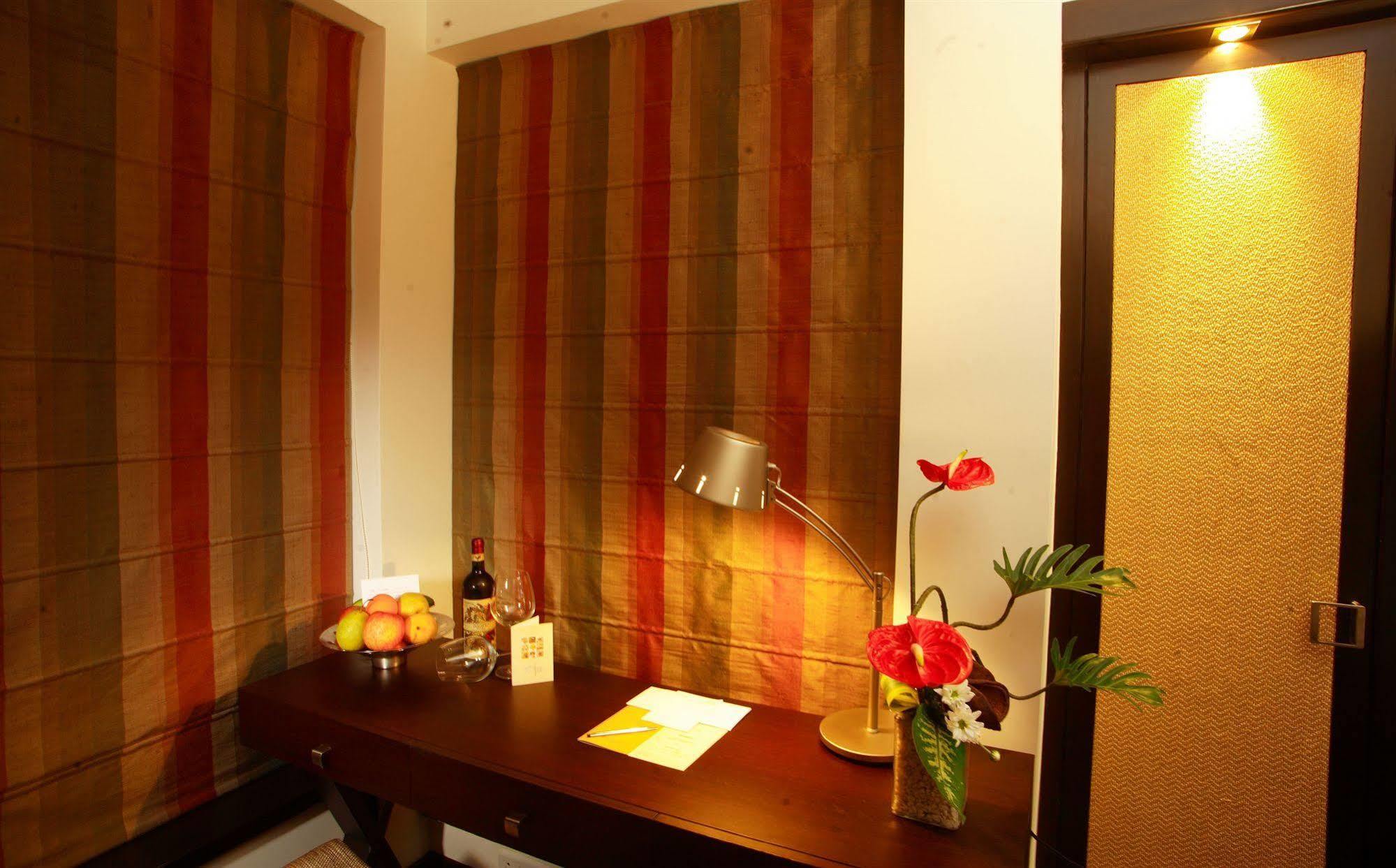 Hotel Metropole Kalküta Dış mekan fotoğraf