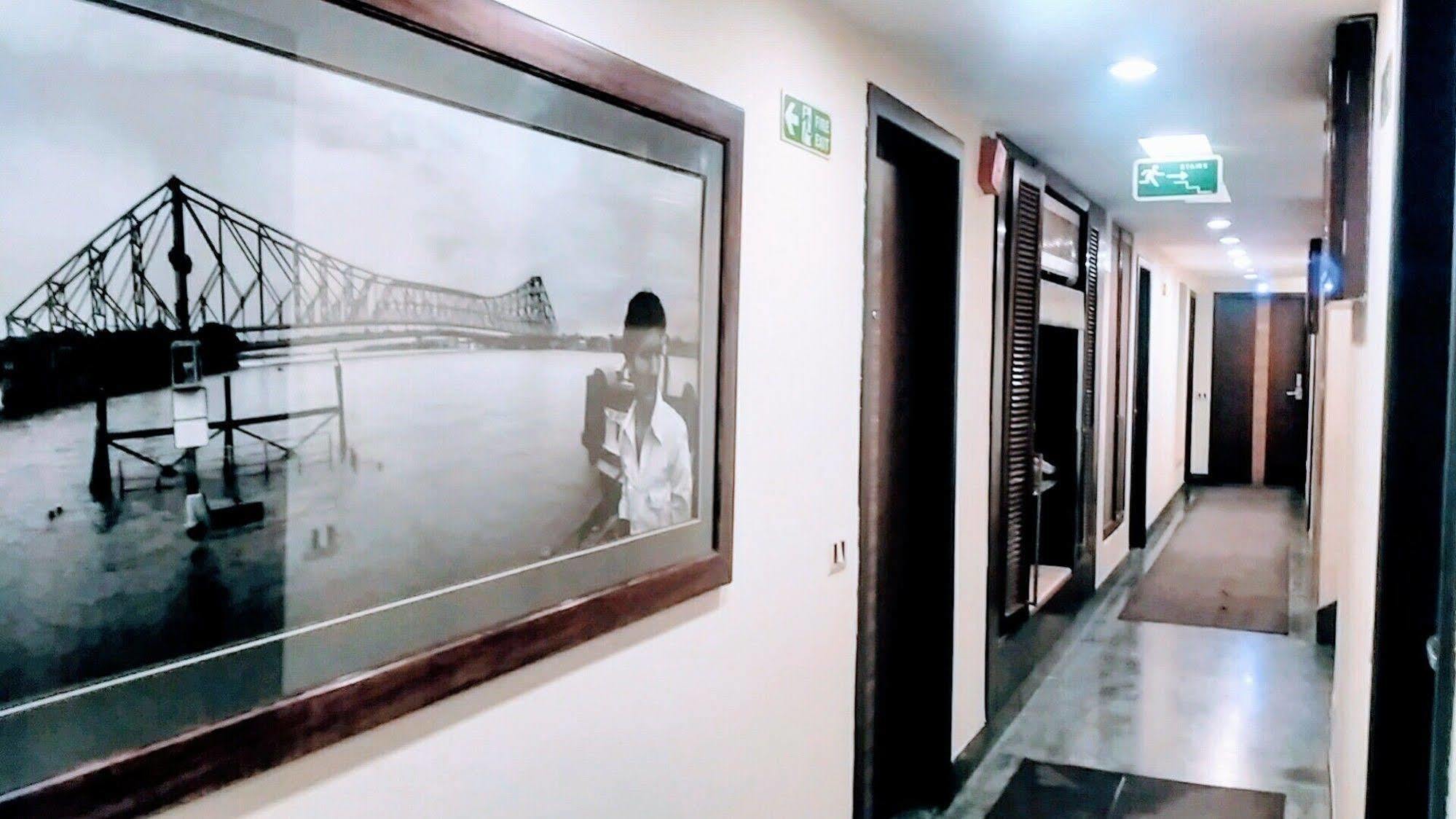 Hotel Metropole Kalküta Dış mekan fotoğraf