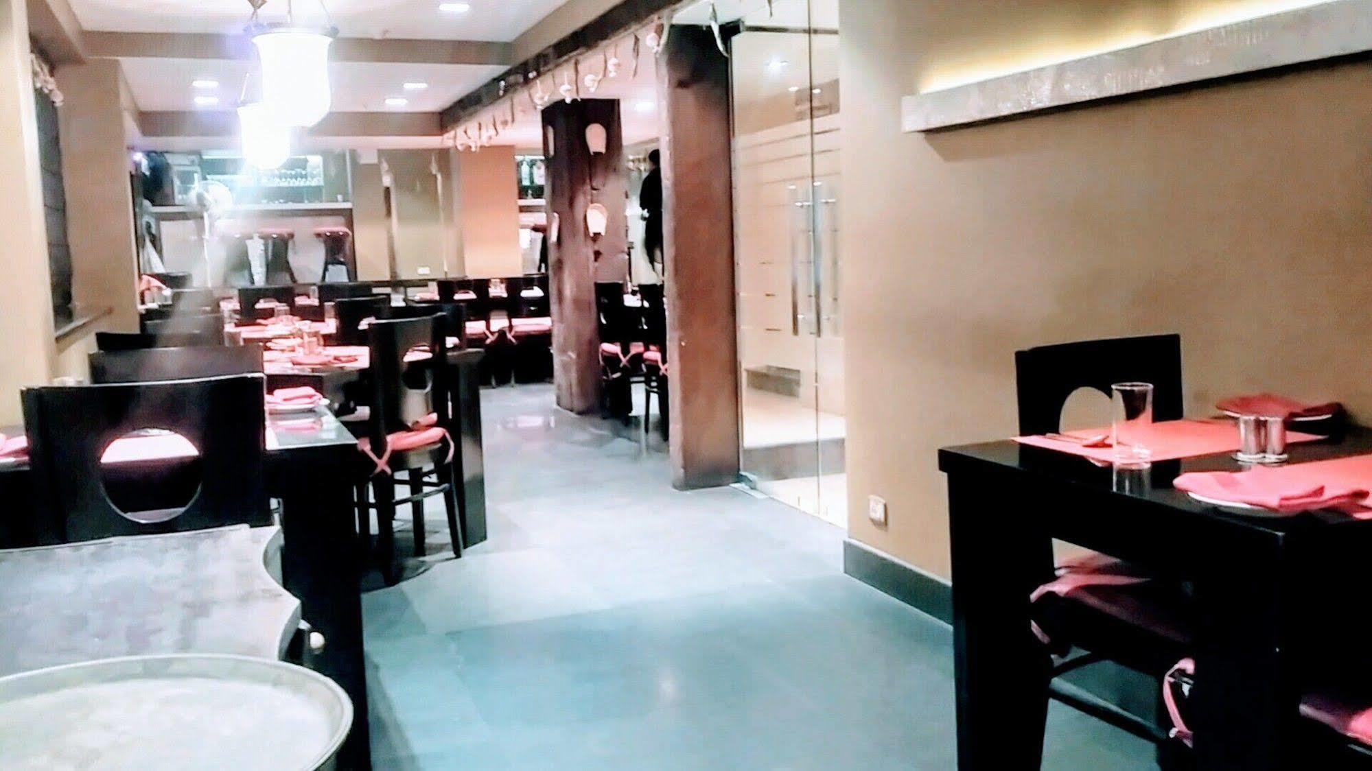 Hotel Metropole Kalküta Dış mekan fotoğraf