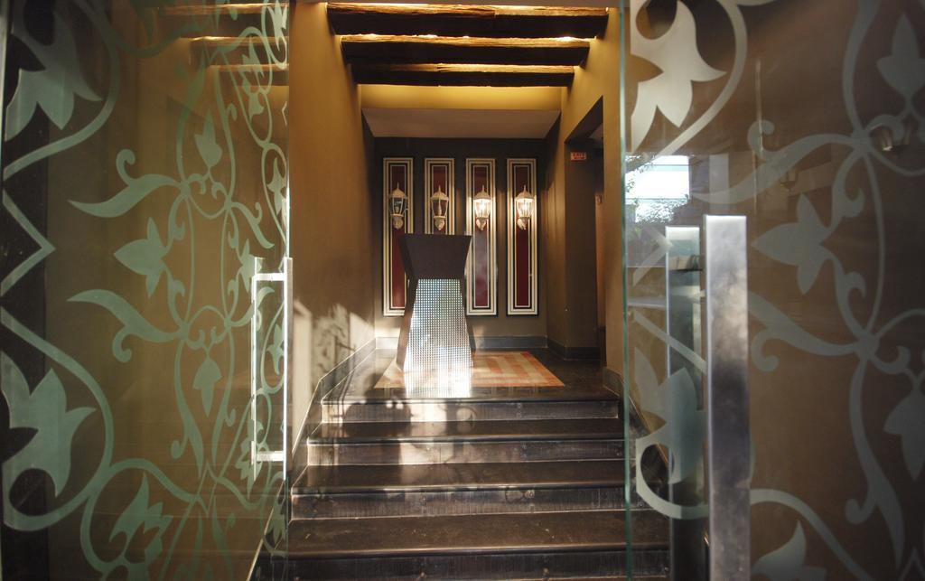 Hotel Metropole Kalküta Dış mekan fotoğraf